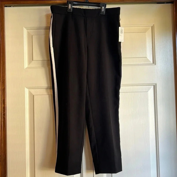 NWT Old Navy Black Jack Stripe Pull On Straight Leg pants women’s size 4P - Picture 3 of 12